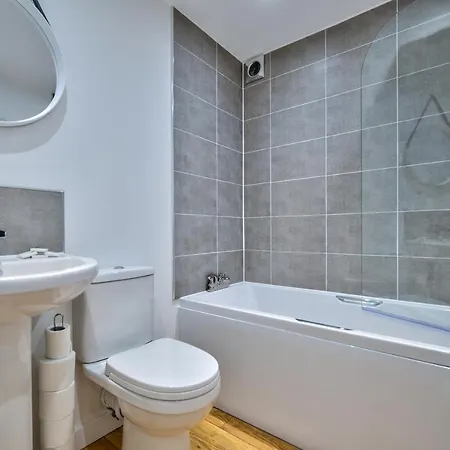 Stamford Central Stay - Stylish 2-Bed Apartment With Wifi Exterior photo