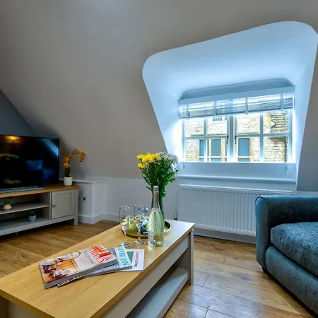 Stamford Central Stay - Stylish 2-Bed Apartment With Wifi Exterior photo