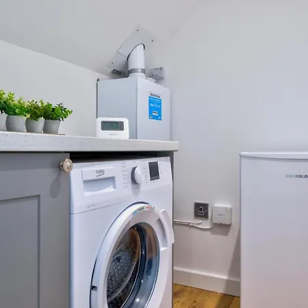 Stamford Central Stay - Stylish 2-Bed Apartment With Wifi Exterior photo
