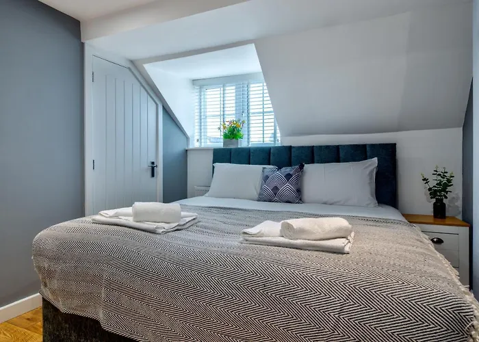 Stamford Central Stay - Stylish 2-Bed Apartment With Wifi
