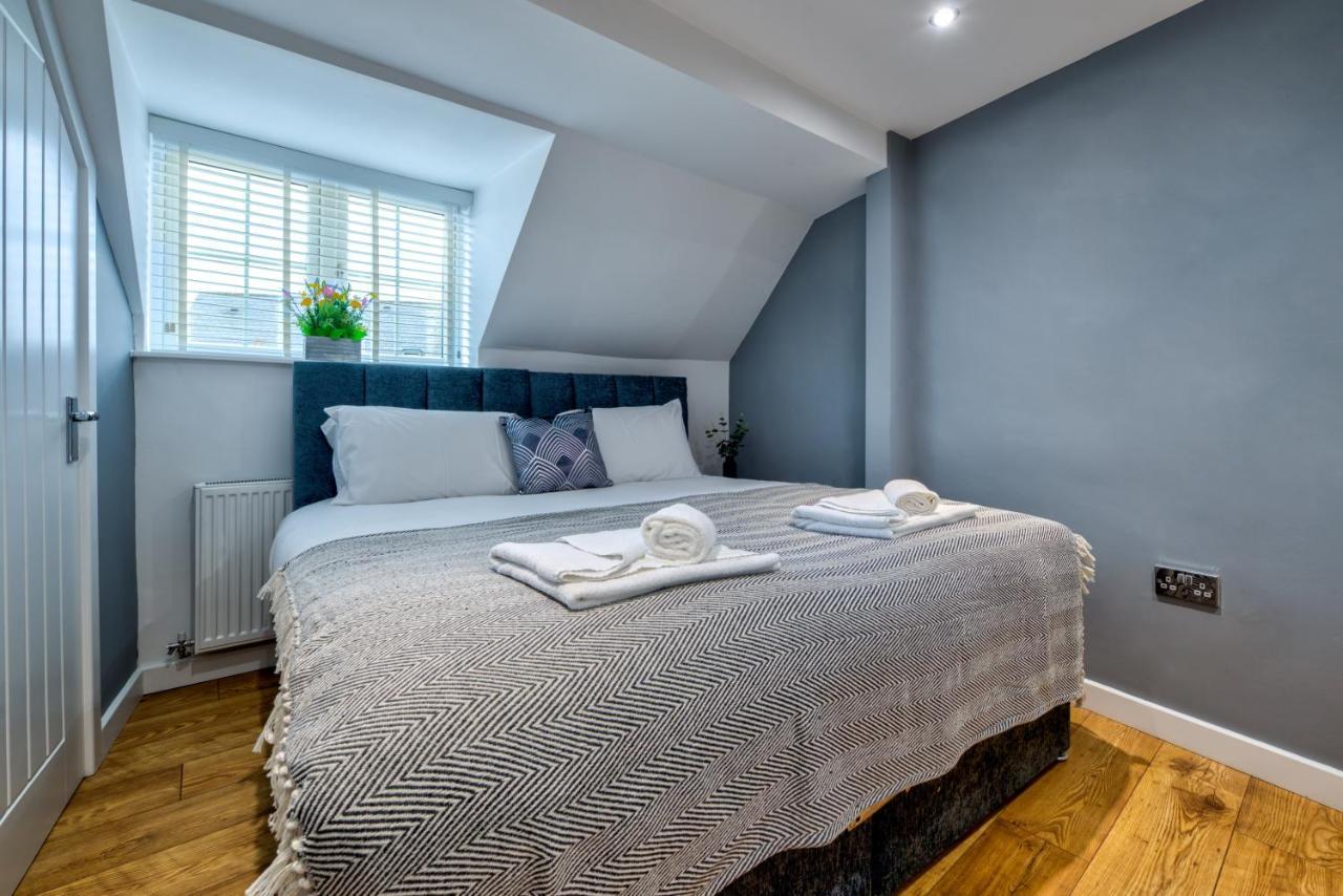 Apartment - Stylish 2-bed With Wifi *